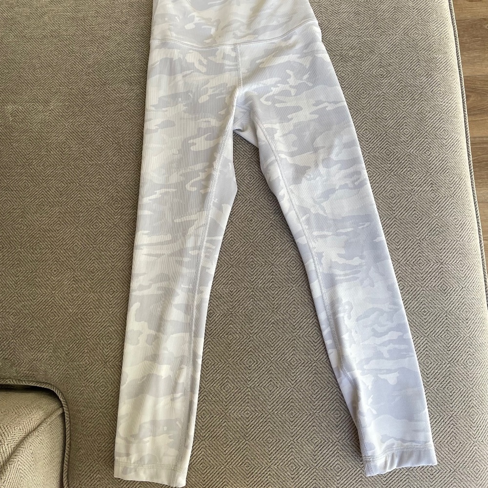 Wunder under size 4 inseam 23